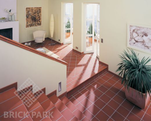 Ступень с насечками без угла Stroeher Terra 215 patrizierrot 240