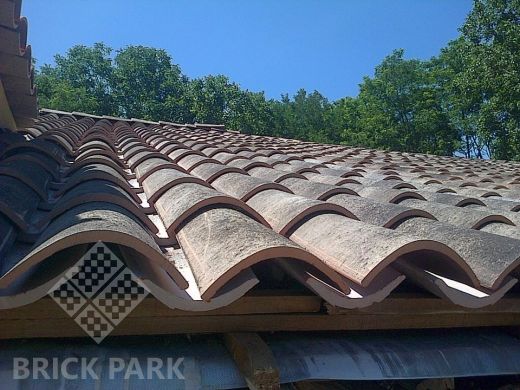Черепица La Escandella Curved Roof Tile T5 RED Lucentum
