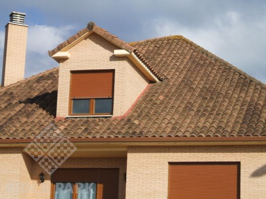 Черепица La Escandella Mixed 'S' Roof Tile Large RED Lucentum