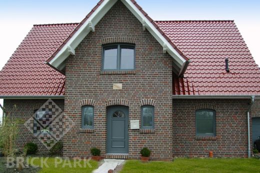 Керамическая черепица Roben BORNHOLM Kastanienbraun, glanz-engobe (Каштановый, глянцевый ангоб)